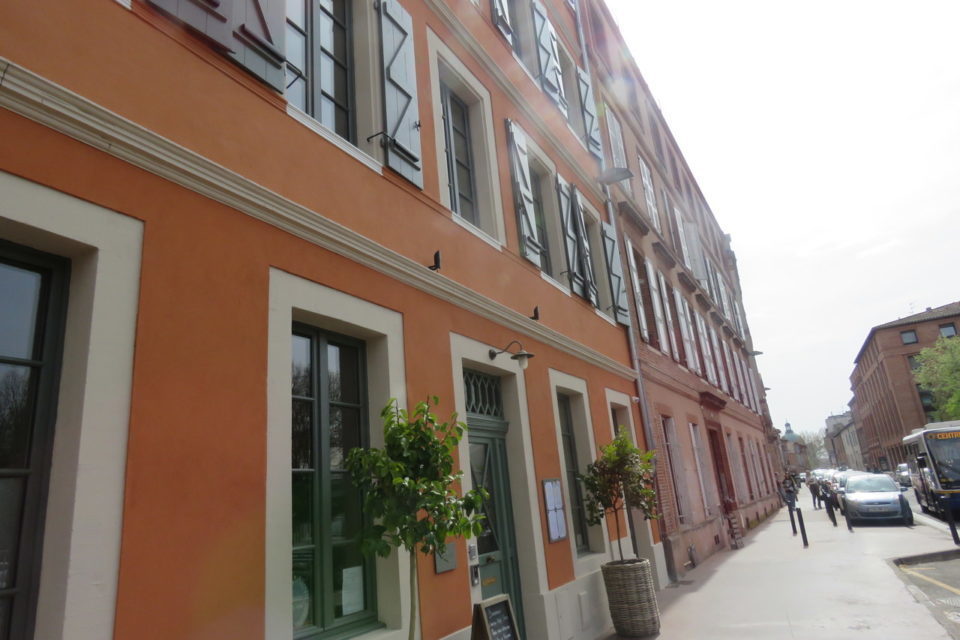 Soclo, c'est un hôtel de luxe, situé à deux pas de la place Saint-Pierre.