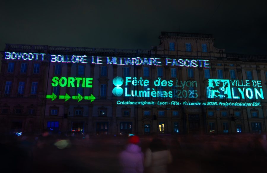 Fêté des Lumières à Lyon. Des écologistes revendiquent les messages de haine du Musée des Beaux-Arts -