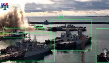 Un drone naval ukrainien détruit un sous-marin russe "pour la première fois de l'Histoire" : les images de l'explosion