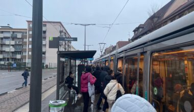 Strasbourg. L'extension du tram ouest déjà saturée ? "Je dois souvent laisser passer un tram avant de monter"