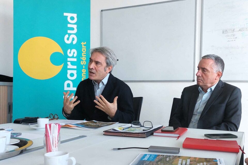 Stéphane Raffalli et Michel Bisson, lors d'une conférence de presse organisée le 16 décembre 2025 en amont de l'approbation du Scot de Grand Paris Sud par les élus du Conseil communautaire.