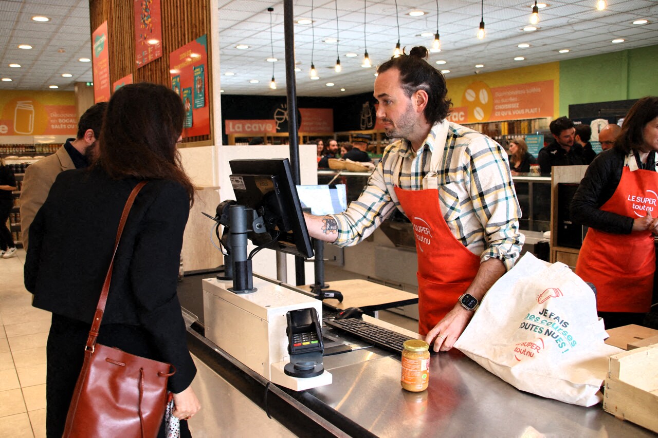 C'est quoi Super tout nu, ce supermarché unique qui s'implante pour la première fois en Bretagne ?