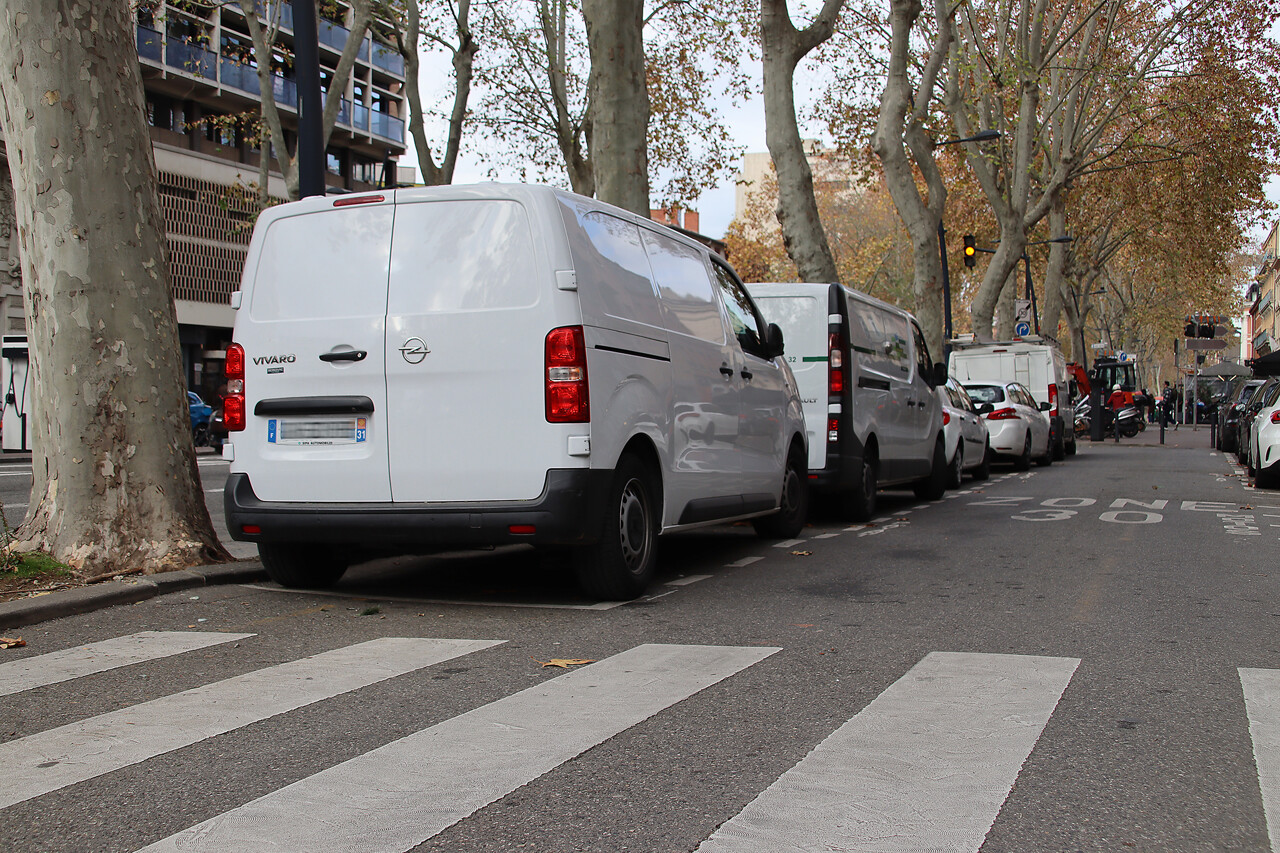 Pourquoi des milliers de places de stationnement vont être supprimées dans la Métropole de Toulouse