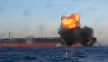 L’Ukraine frappe le port de Novorossiysk et deux tankers de la flotte fantôme russe