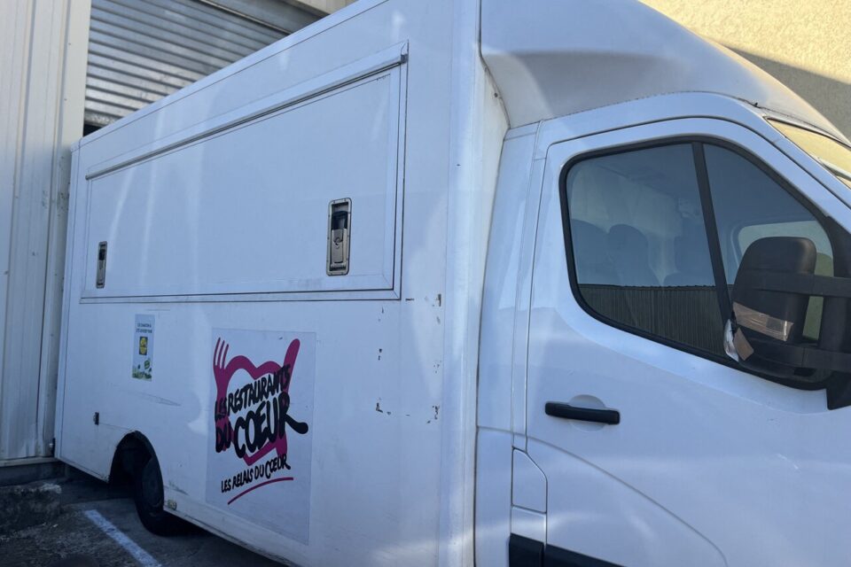 Le camion des Restos du Cœur s'apprête à démarrer de Vendargues.