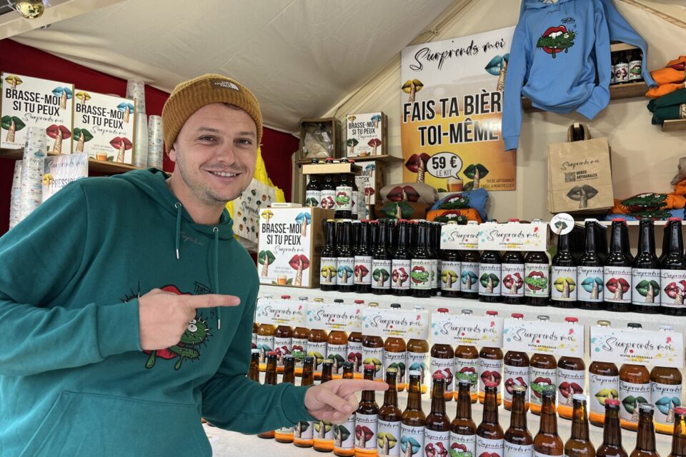 Le stand propose plusieurs références de bières ainsi que des boissons sans alcool.