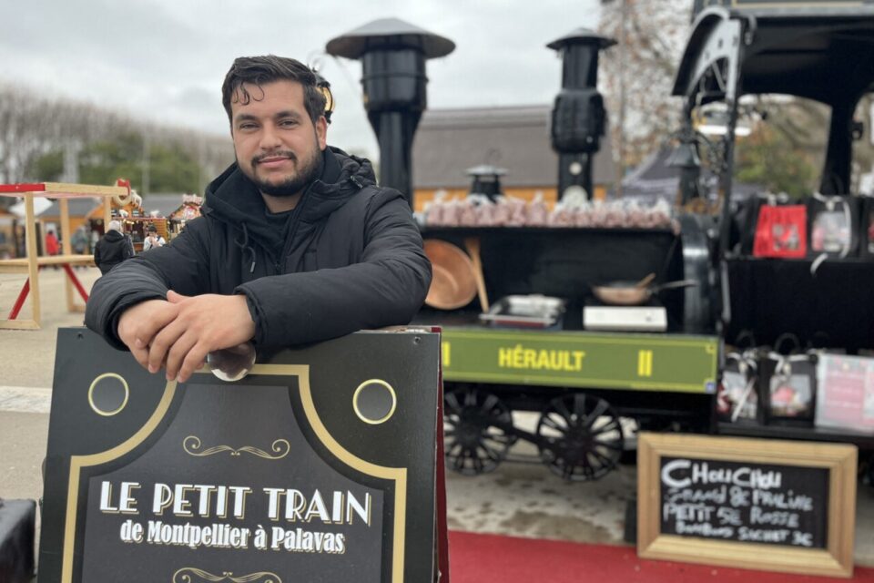 Le décor du stand attire de nombreux visiteurs, souvent pour des photos souvenirs.
