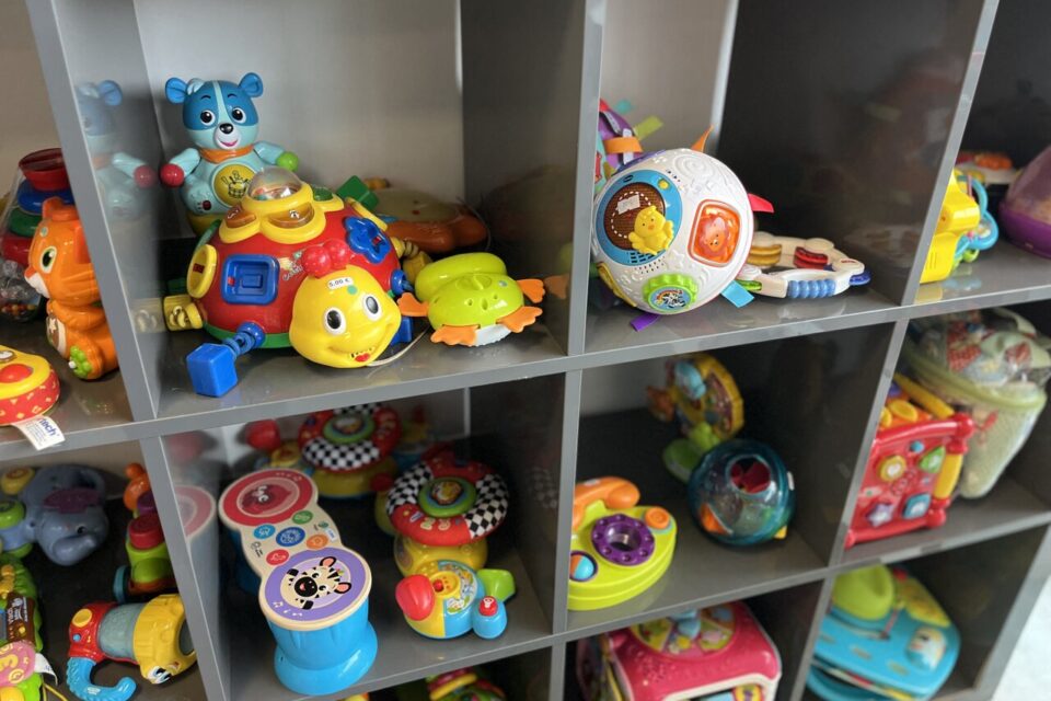es dons de jouets sont vérifiés et nettoyés avant leur mise en rayon.