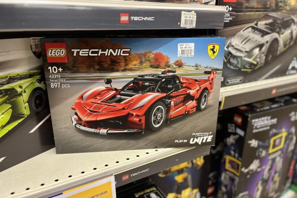 Les modèles Lego Formule 1 reproduisent fidèlement des voitures de course et demandent plusieurs heures de montage.