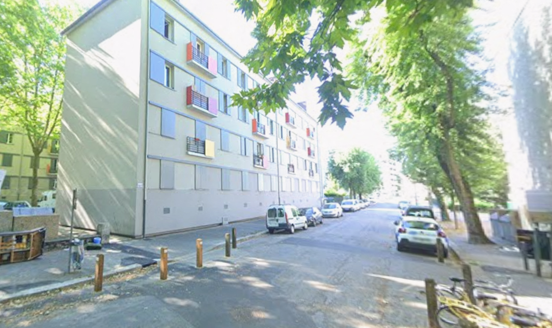 Grenoble. Sous les yeux de sa mère, un homme de 23 ans attaque son beau-père avec un couteau