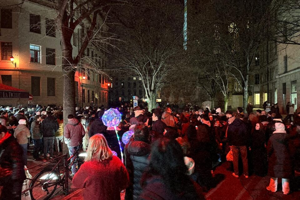 La queue est toujours aussi conséquente à la sortie du parc de la Tête d'or.
