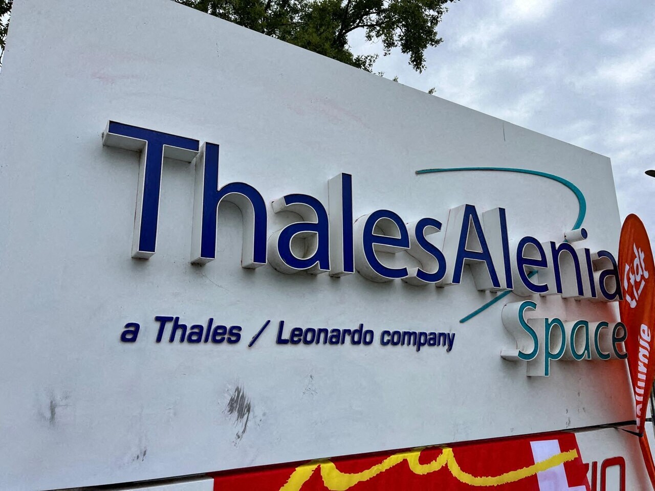 À Toulouse, la justice impose le gel du plan de suppression de postes chez Thales dans le spatial