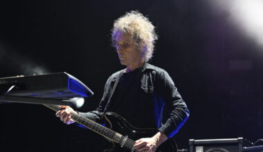 The Cure en deuil, le groupe de Robert Smith annonce la mort du guitariste Perry Bamonte
