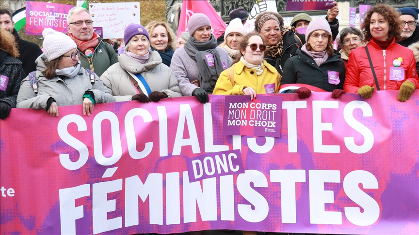 France : un collectif féministe porte plainte contre Brigitte Macron pour injure publique