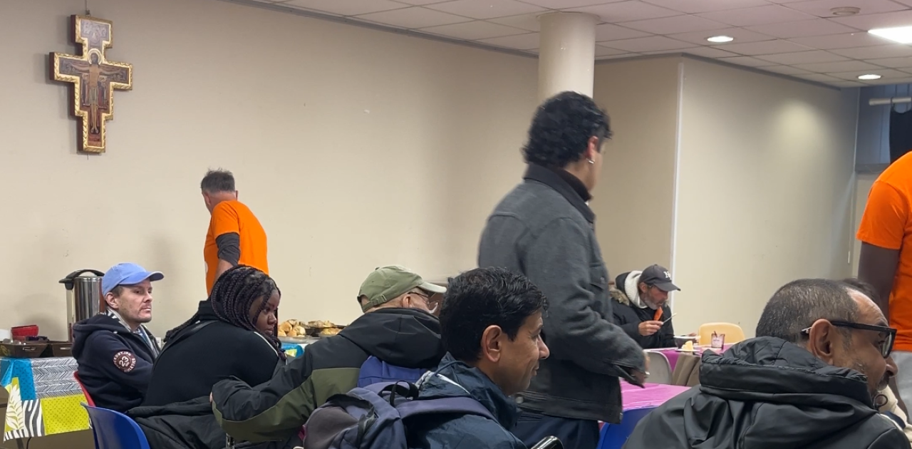 À Lille, le petit-déjeuner solidaire d’Entourage aide chaque semaine plus de 2 600 personnes sans domicile
