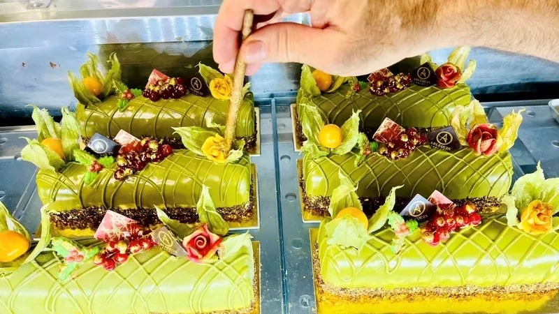 Les buches glacées Divine d'Arlequin avec sa ganache de pistaches de Sicile