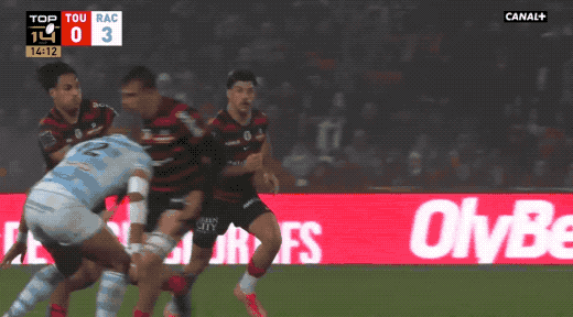 On sent que Gaël Fickou a lu tous les commentaires de Twitter sur Gourgues et qu'il a décidé de lui faire passer une sale soirée.