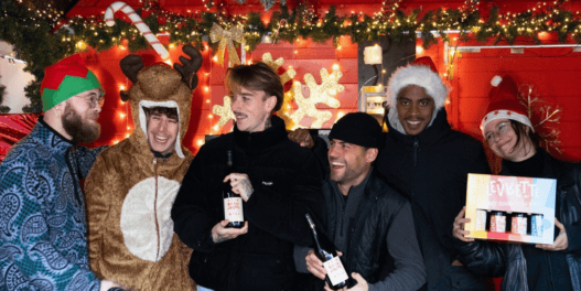 Chants de Noël, tenues festives et ambiance chaleureuse à Big City Nantes pour les fêtes de fin d'année.