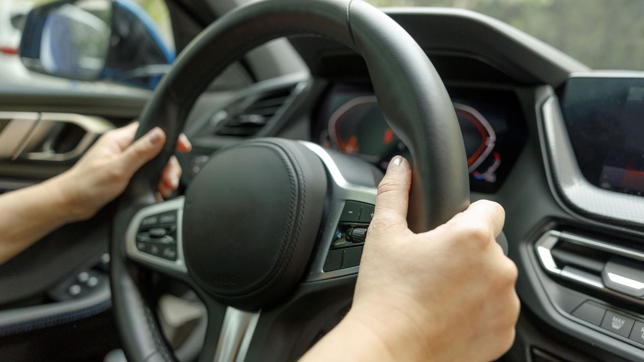 Personne ne le sait mais cette fonctionnalité cachée dans votre voiture peut vous sauver la vie 