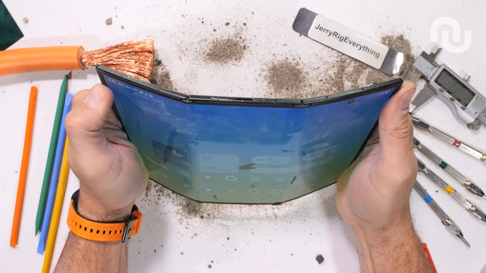 Torturé par un vidéaste, le Samsung Galaxy Z TriFold a très vite craqué