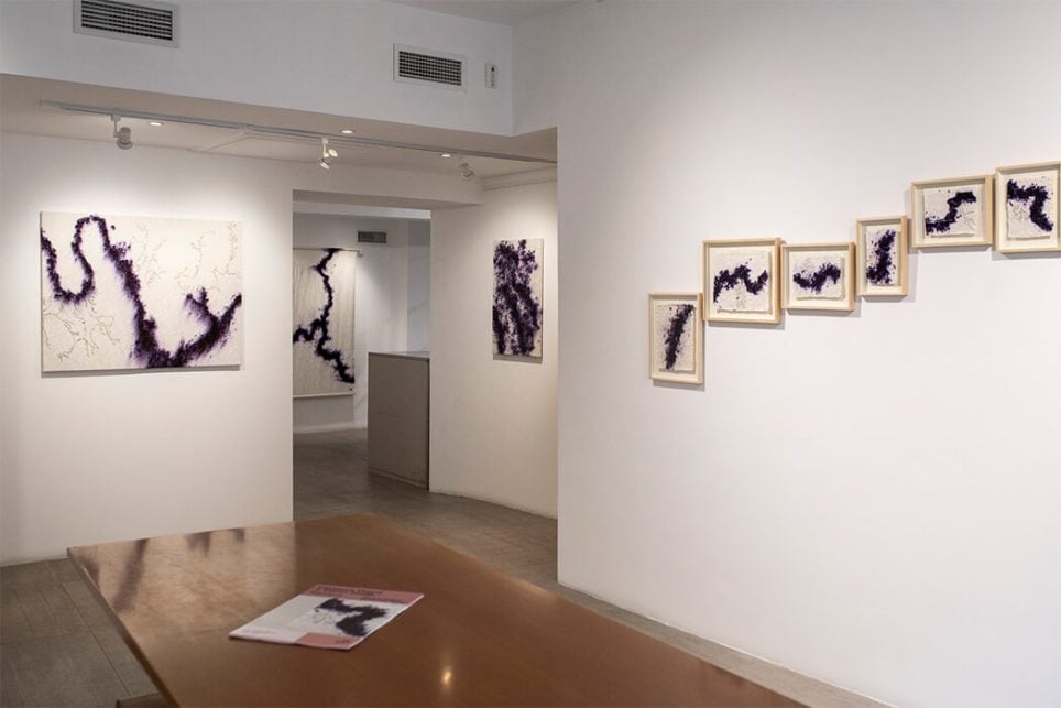 La série « Arroyo » de Clémence Vazard dans l’exposition « Alluvions » à la Anne Clergue Galerie à Arles