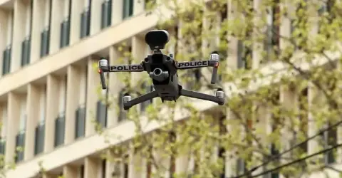 Les drones étendent leur surveillance sur le réveillon à Marseille