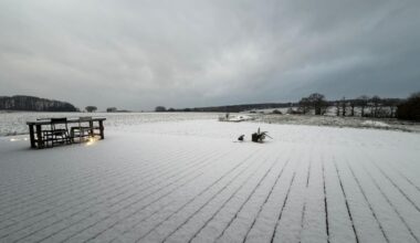 Neige. "C'est la belle nuit de Noël", en Bretagne, la neige a étendu son manteau blanc