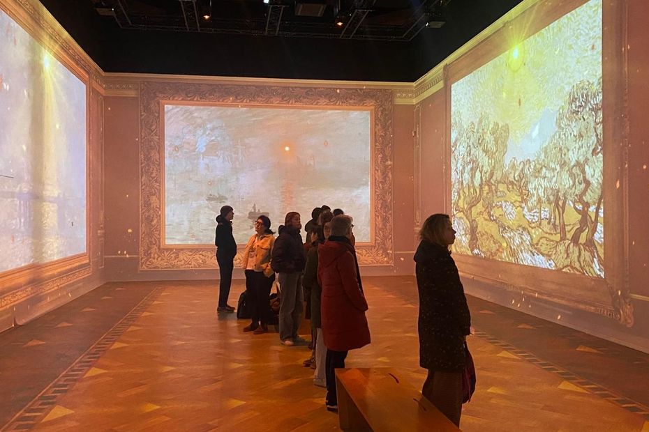 cette cathédrale offre un voyage immersif au cœur de l'art