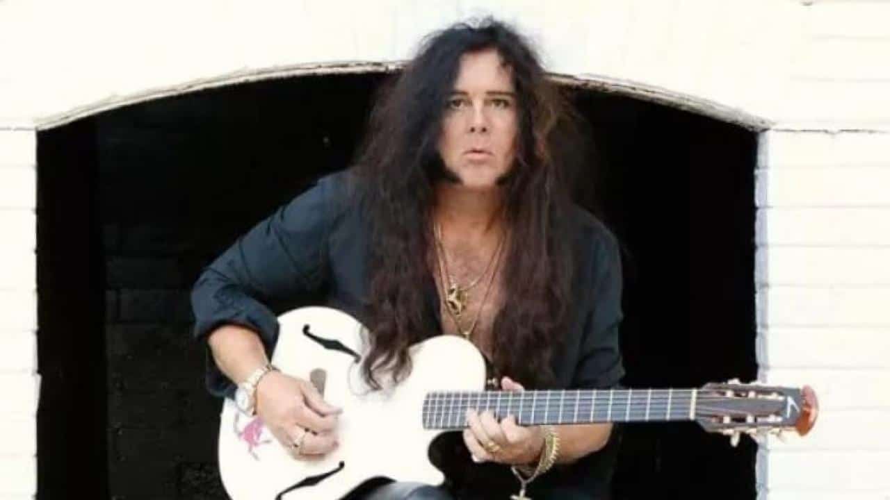 “Ce sont MES albums solo” : Yngwie Malmsteen accuse ses ex-chanteurs de “capitaliser sur [sa] marque”