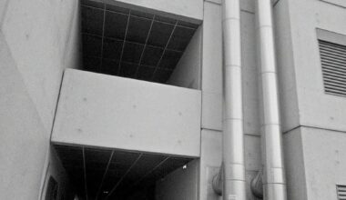 Comment un élève a basculé accidentellement dans le vide dans un lycée de Montpellier