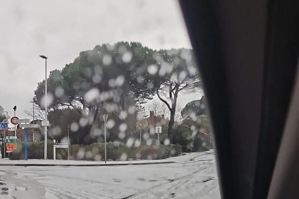 Un tapis blanc insolite dans les rues de Lattes