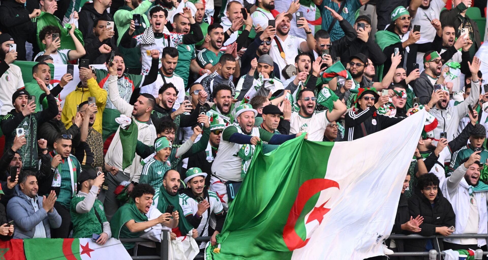 des supporters algériens appellent à s'en prendre «aux Marocains et aux Juifs», la préfète de Lyon signale la vidéo à la justice