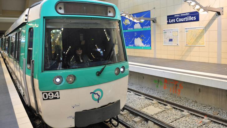 Avec près de 820 000 voyageurs quotidiens en semaine, la ligne 14 dépasse désormais la ligne 1 et devient la plus fréquentée du métro francilien.