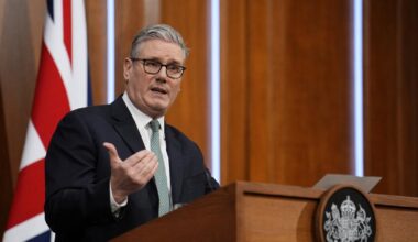 les Lords votent l'interdiction des réseaux sociaux aux moins de 16 ans, Starmer sous pression