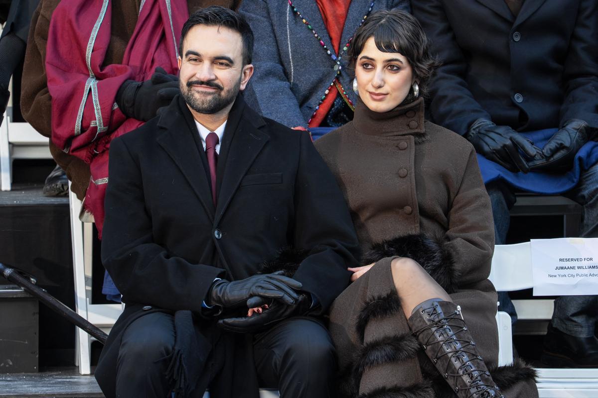 Investiture de Zohran Mamdani : la première dame de New York porte ses idées sur le dos - Télérama