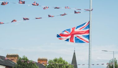 le nombre d’arrivés de migrants par la Manche a battu des records en 2025