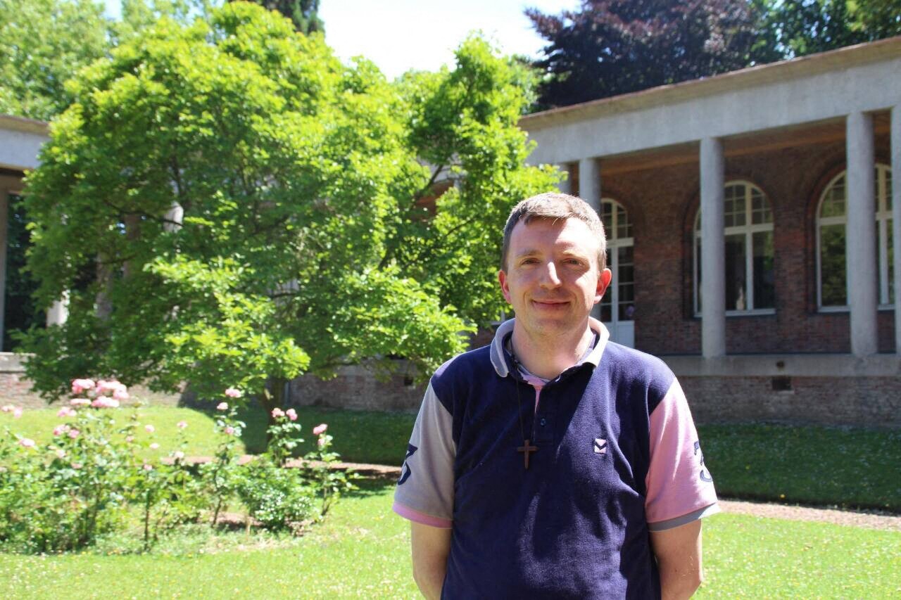 Damien Bindault, curé de Loon-Plage, a été évacué en hélicoptère suite à un accident cérébral