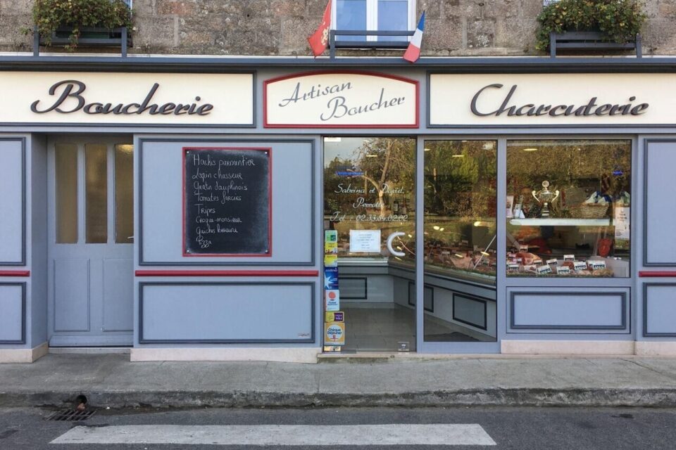 Après la tempête Goretti, la boucherie Charcuterie d'Anneville-en-Saire n'a toujours pas rouvert.