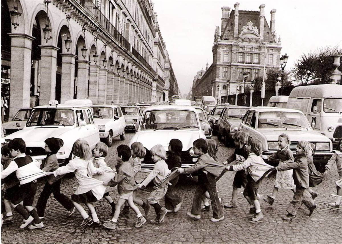 La plus grande exposition jamais dédiée au célèbre photographe français Robert Doisneau s'installe à 1h de Bruxelles