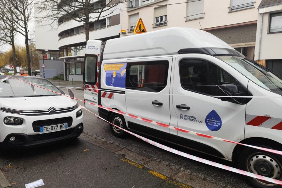 Des agents municipaux mobilisés pour vérifier les bouches d'égout en janvier 2026, avenue Gros Malhon.