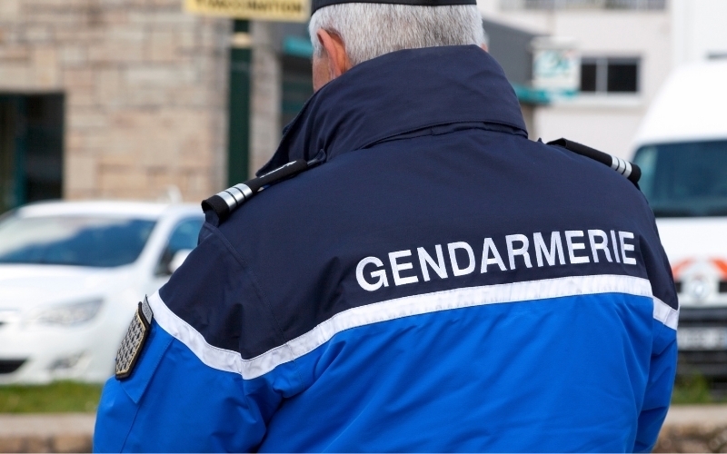 Vols à l’arraché visant des personnes âgées : trois interpellations autour de Saint-Étienne