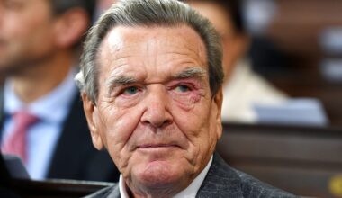 Les propos de l'ancien chancelier allemand Gerhard Schröder sur la Russie indignent à nouveau