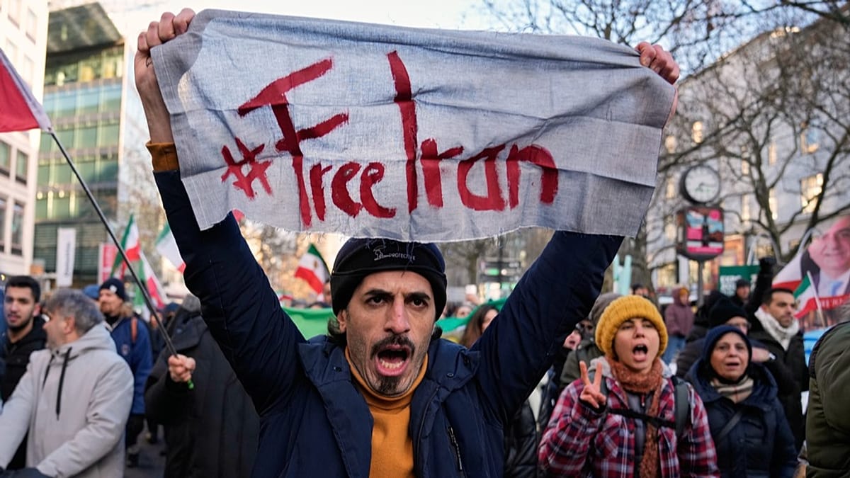 Iran : manifestations en Europe, Donald Trump réitère ses menaces d'intervention