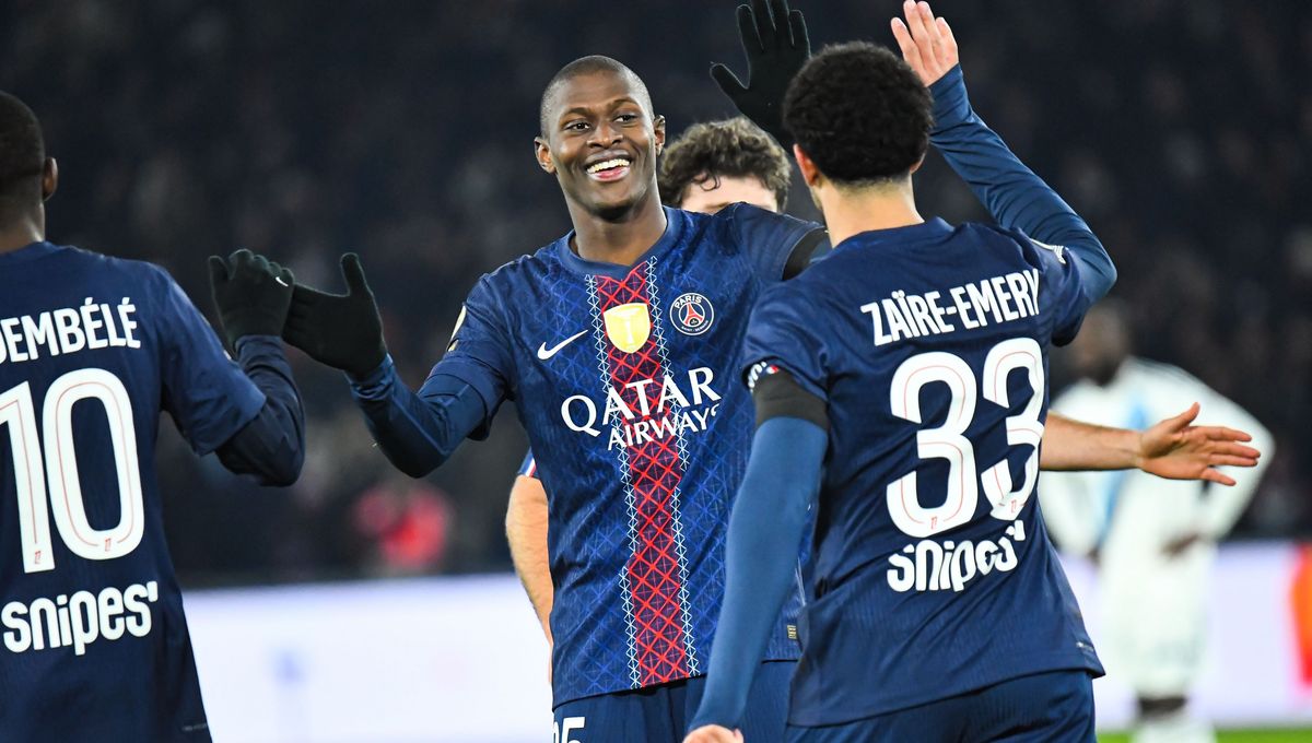 Le PSG domine le derby parisien (2-1) et revient à 1 point de Lens en Ligue 1.