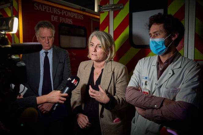 La ministre de la santé, Stéphanie Rist, s’adresse aux médias après une visite aux urgences de l’AP-HP (Assistance publique-Hôpitaux de Paris), le 8 janvier 2026.