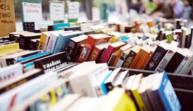 avant de réorganiser sa boutique, cette librairie organise un déstockage massif