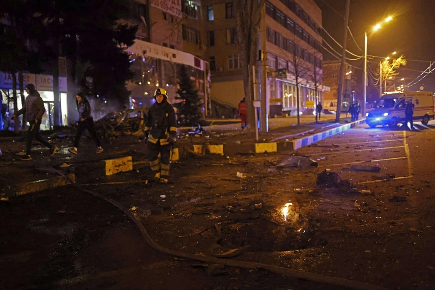 Une image des dégâts causés à un hôpital militaire après l'une des six frappes meurtrières menées par le drone Geran à Kharkiv, le 29 mars 2025.