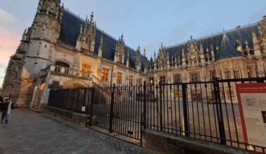 à la barre, l'attitude du jeune contrebandier de tabac interpelle le tribunal