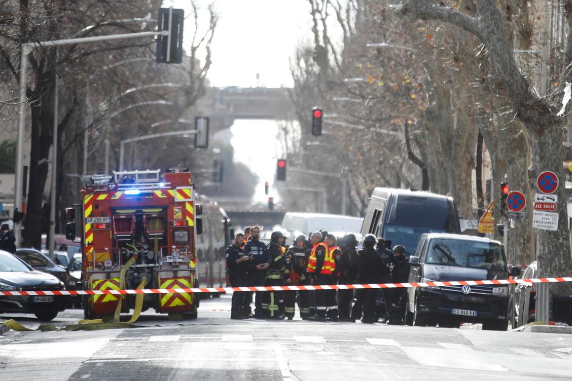L’homme retranché dans un appartement s’est rendu, fin d’intervention pour le Raid dans le centre-ville de Nice