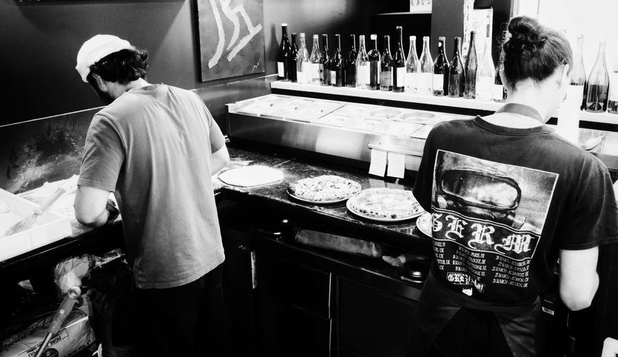 Basta est ouvert du mardi au samedi, midi & soir